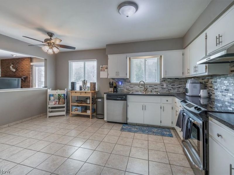 6966 Anthony Lane, Parma Heights, OH 44130 Photo 8