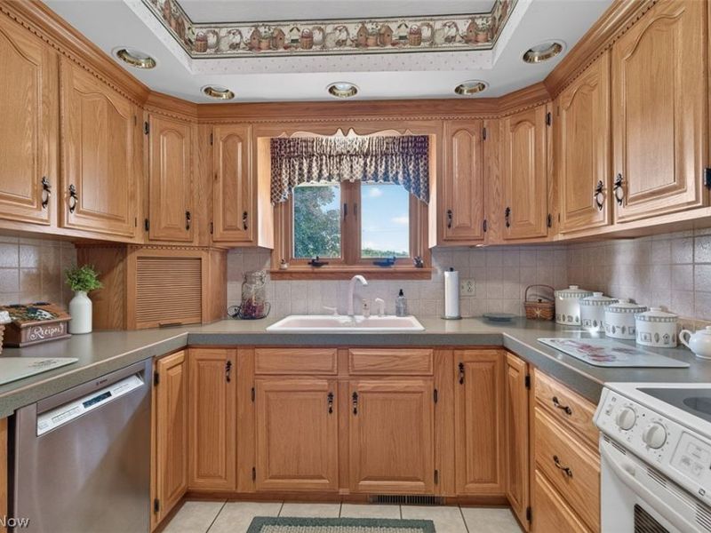 9015 Mapleton Street SE, East Canton, OH 44730 Photo 14
