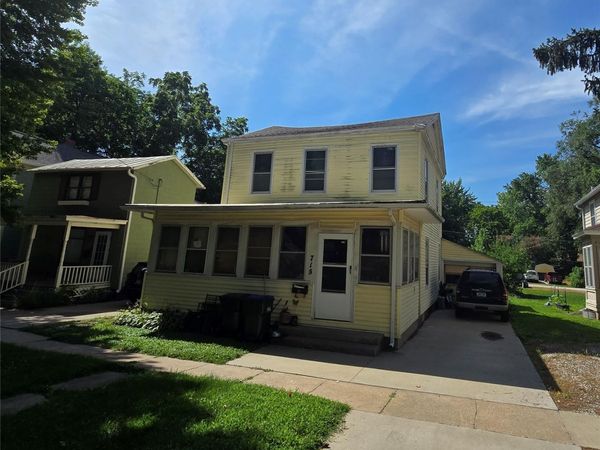 715 E Davenport Street , Iowa City, IA 52245