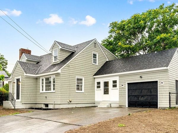 39 Mckinley Avenue, Lowell, MA 01851