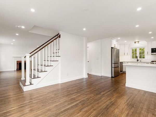 39 Mckinley Avenue, Lowell, MA 01851