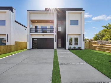 1000 N Bagley Street , Dallas, TX 75211