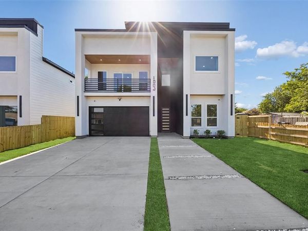 1000 N Bagley Street , Dallas, TX 75211
