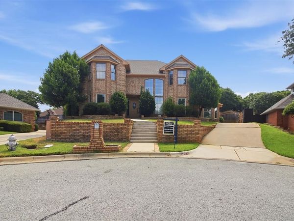 6701 Mt Vernon Court, Arlington, TX 76017