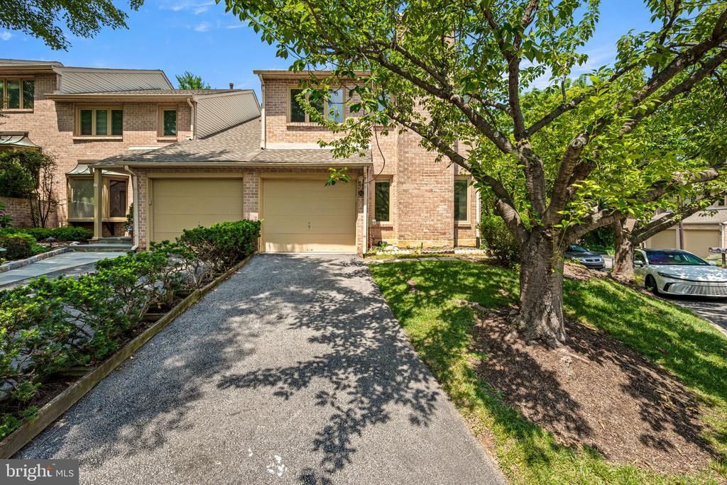 82 AMITY DRIVE, CHESTERBROOK, PA 19087