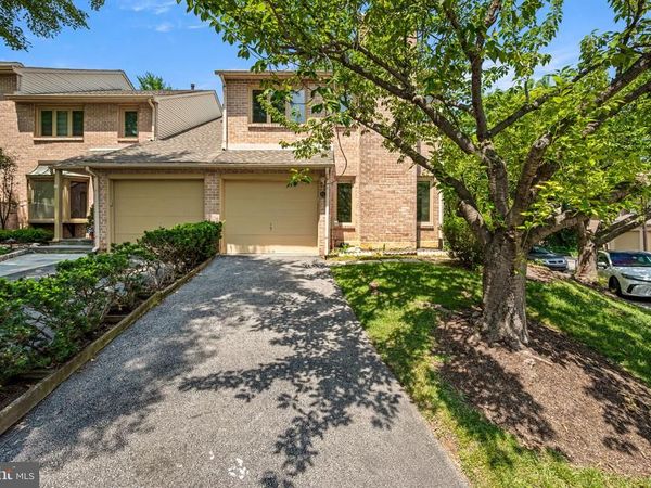 82 AMITY DRIVE, CHESTERBROOK, PA 19087