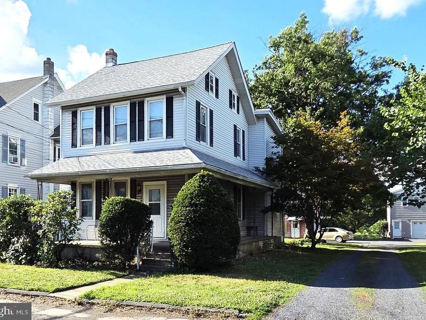 735 W Broad Street, Quakertown, PA 18951 Main Photo
