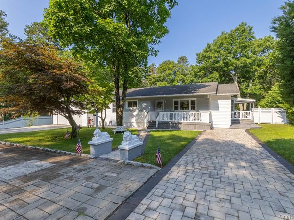 276 Parkway Drive, Calverton, NY 11933