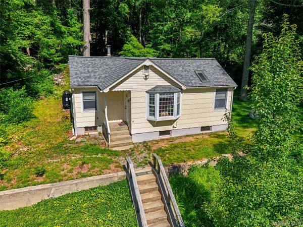 18 Winnebago Road , Putnam Valley, NY 10579