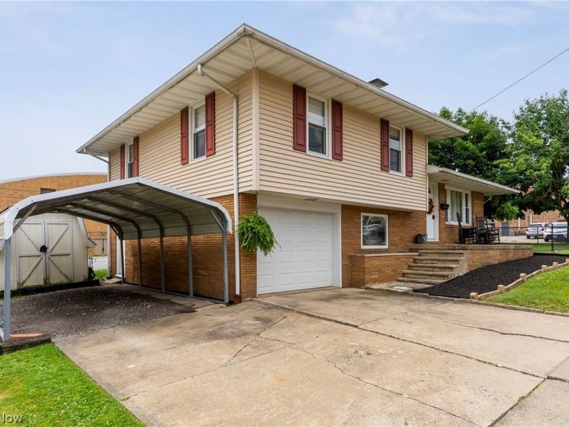 27 E Friend Street, Columbiana, OH 44408 Photo 2