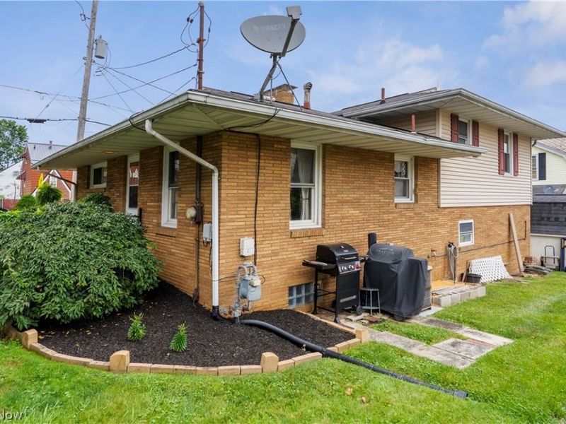 27 E Friend Street, Columbiana, OH 44408 Photo 5