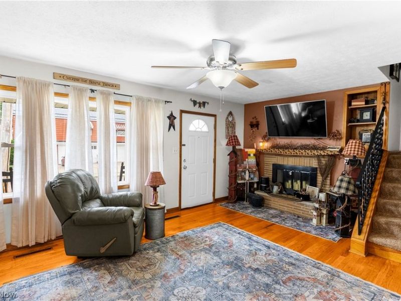 27 E Friend Street, Columbiana, OH 44408 Photo 7
