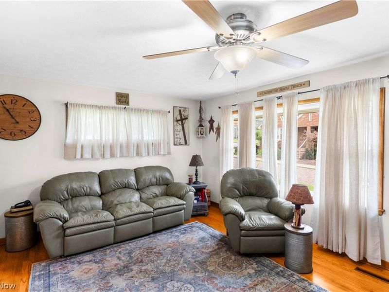 27 E Friend Street, Columbiana, OH 44408 Photo 8
