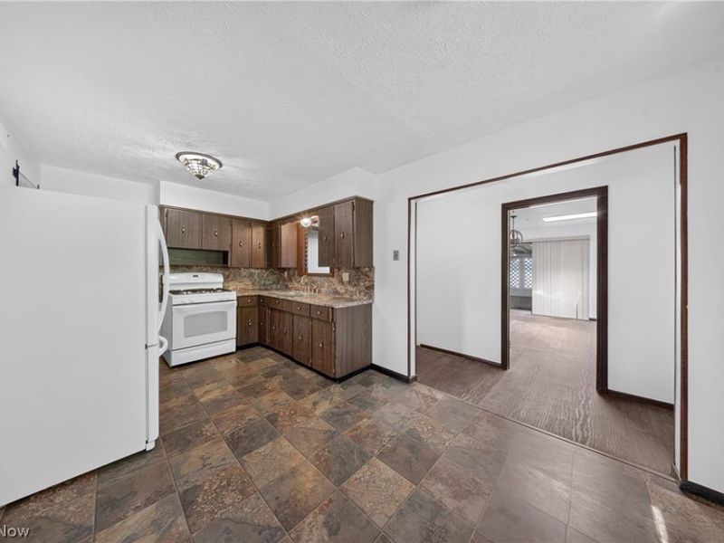 134-136 Brookfield Street, Louisville, OH 44641 Photo 4
