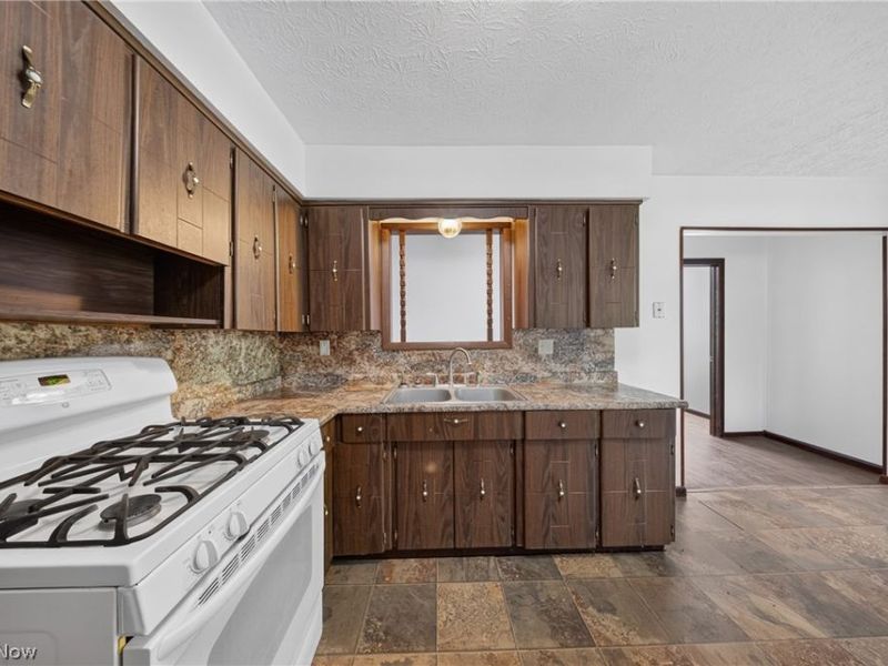 134-136 Brookfield Street, Louisville, OH 44641 Photo 6