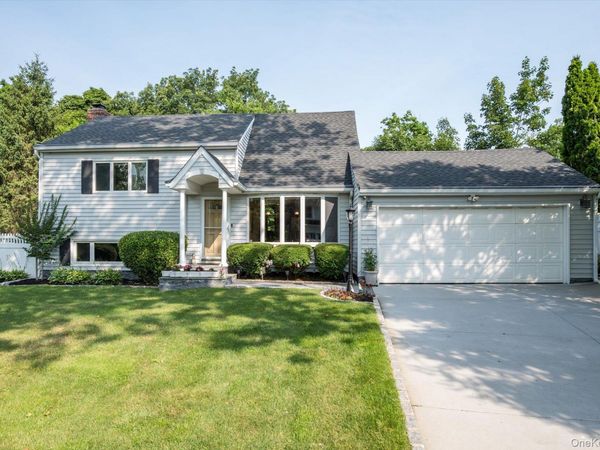 7 Layne Way, Northport, NY 11768