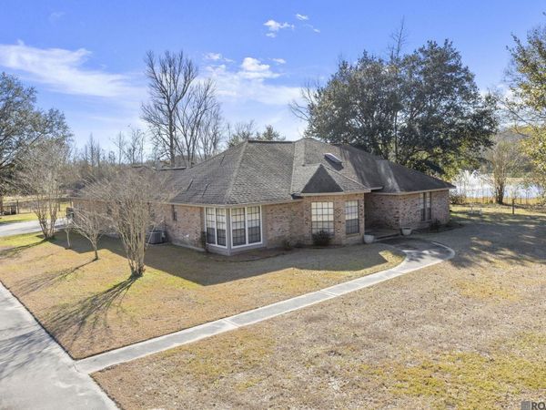 8110 Main St, Zachary, LA 70791