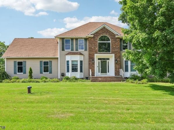 6 Comanche Trl, Vernon, NJ 07462