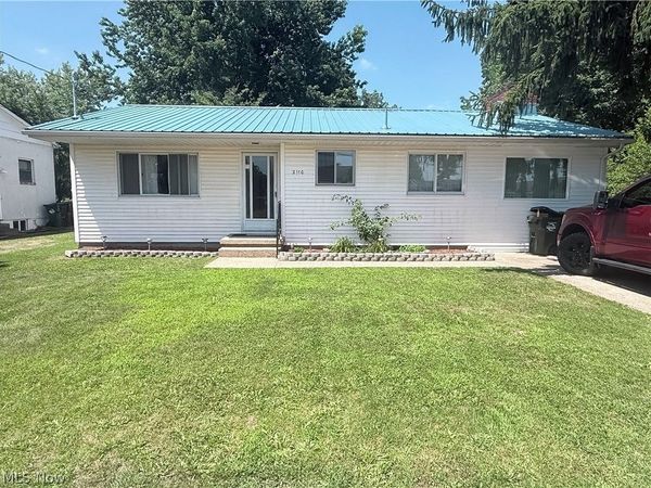 2110 Rockland Ave , Belpre, OH 45714