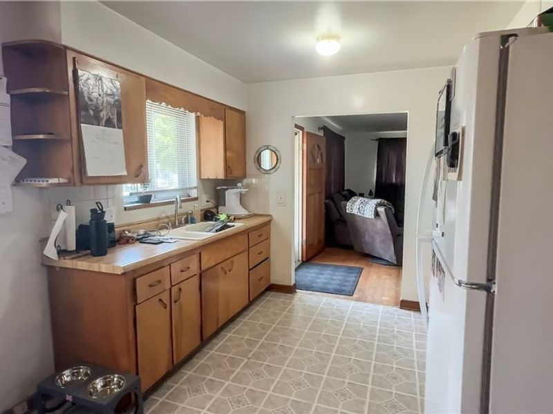 2110 Rockland Ave, Belpre, OH 45714 Photo 9