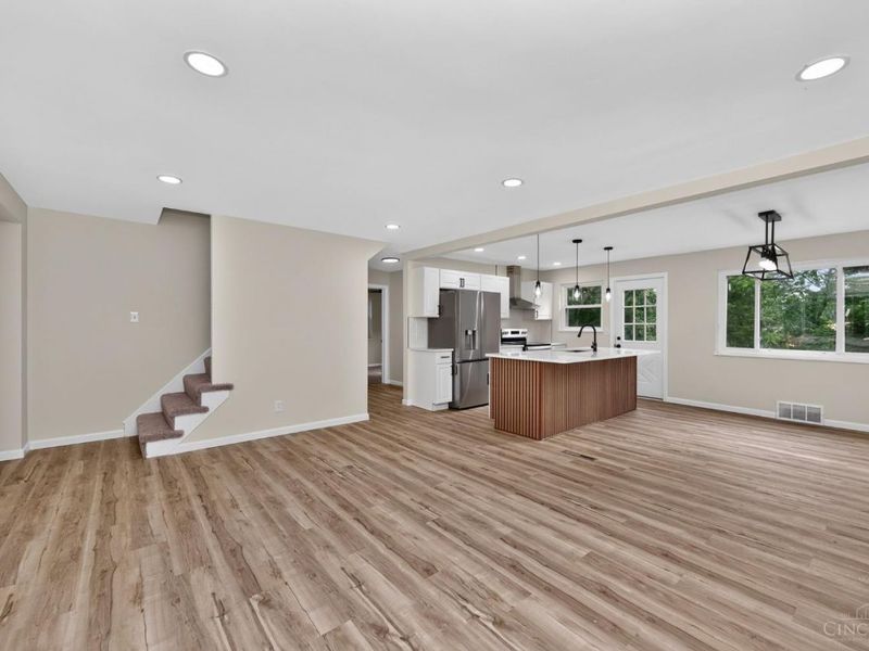 8957 Plainfield Road, Sycamore Township, OH 45236 Photo 6