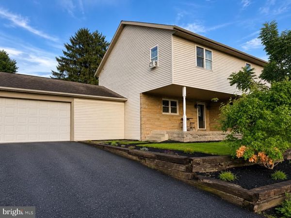 1686 MAPLEDALE ROAD, ELIZABETHTOWN, PA 17022