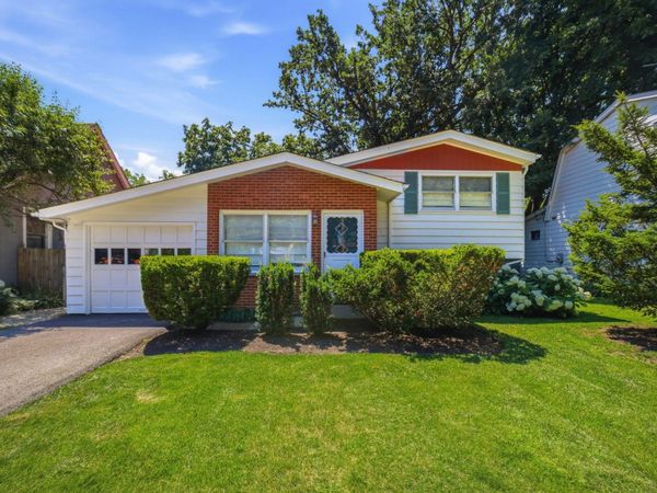 1026 Half Day Road , Highland Park, IL 60035