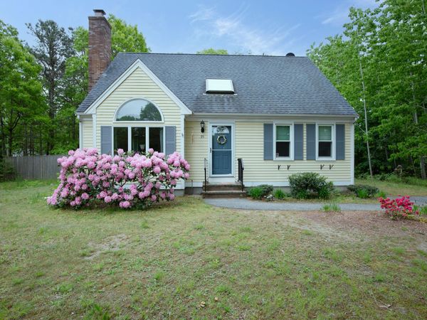 95 Rockville Avenue, Hatchville, MA 02536