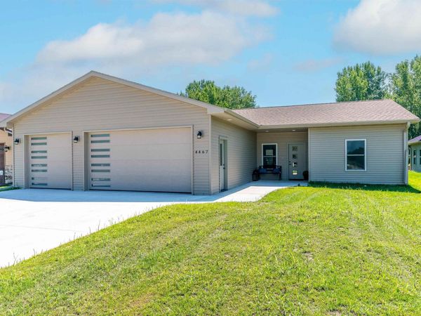 4467 Charm Drive, Waterloo, IA 50701