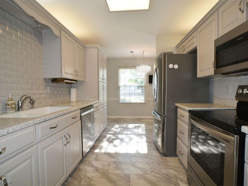 5999 Halle Farm Drive, Unit A, Willoughby, OH 44094 Photo 6
