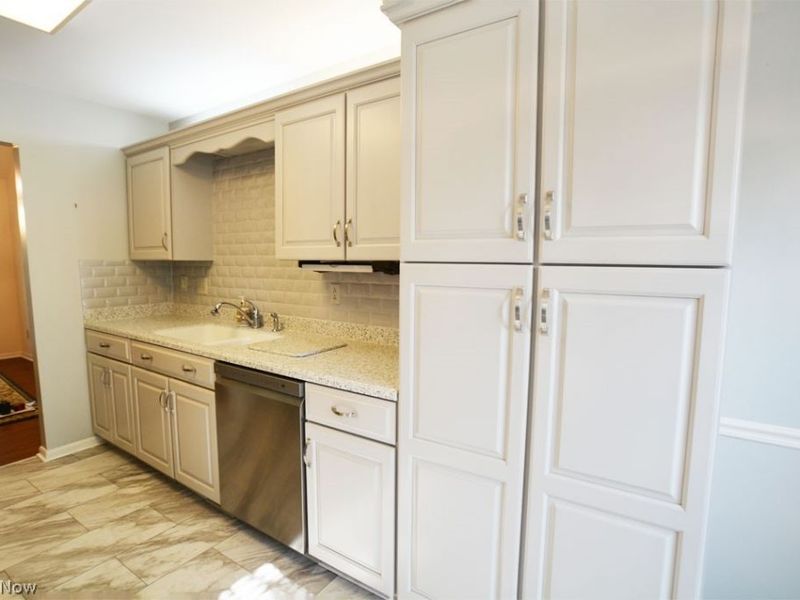5999 Halle Farm Drive, Unit A, Willoughby, OH 44094 Photo 7