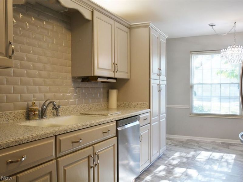 5999 Halle Farm Drive, Unit A, Willoughby, OH 44094 Photo 8