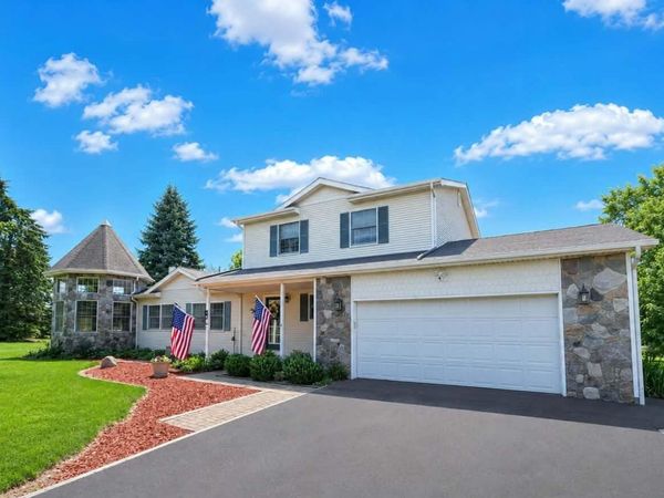 6640 Wolf Lake Road, Jackson, MI 49201