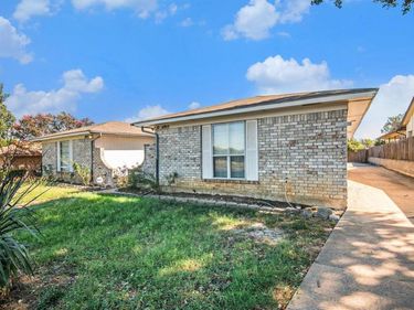 6913 W Cleburne Road , Fort Worth, TX 76133