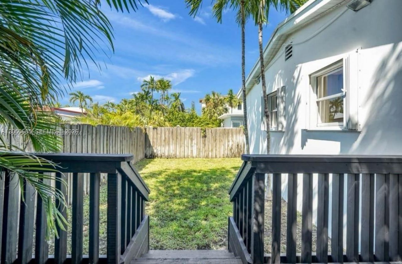 9264 Byron Ave, Surfside, FL 33154 Photo