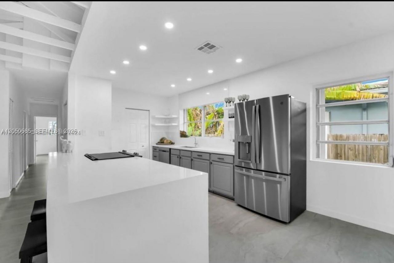 9264 Byron Ave, Surfside, FL 33154 Photo