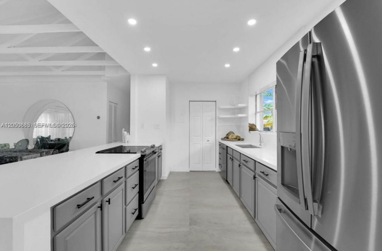 9264 Byron Ave, Surfside, FL 33154 Photo