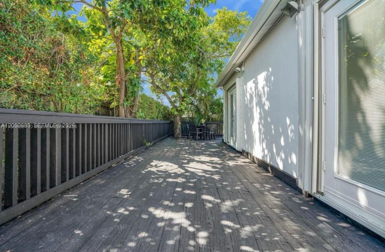 9264 Byron Ave, Surfside, FL 33154 Photo