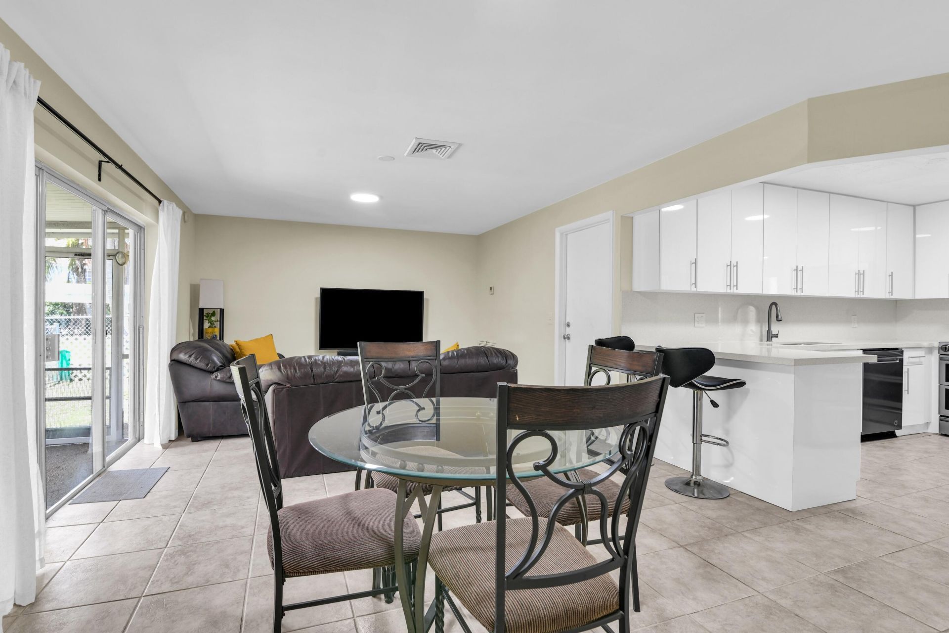 3930 NW 79th Way, Davie, FL 33024 Photo
