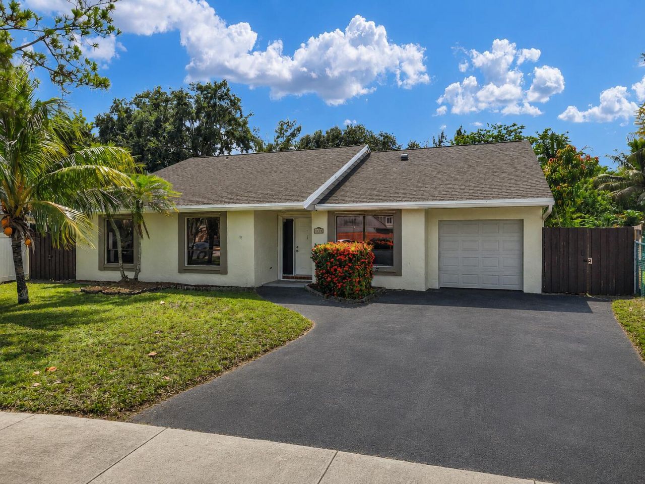 3930 NW 79th Way, Davie, FL 33024 Photo