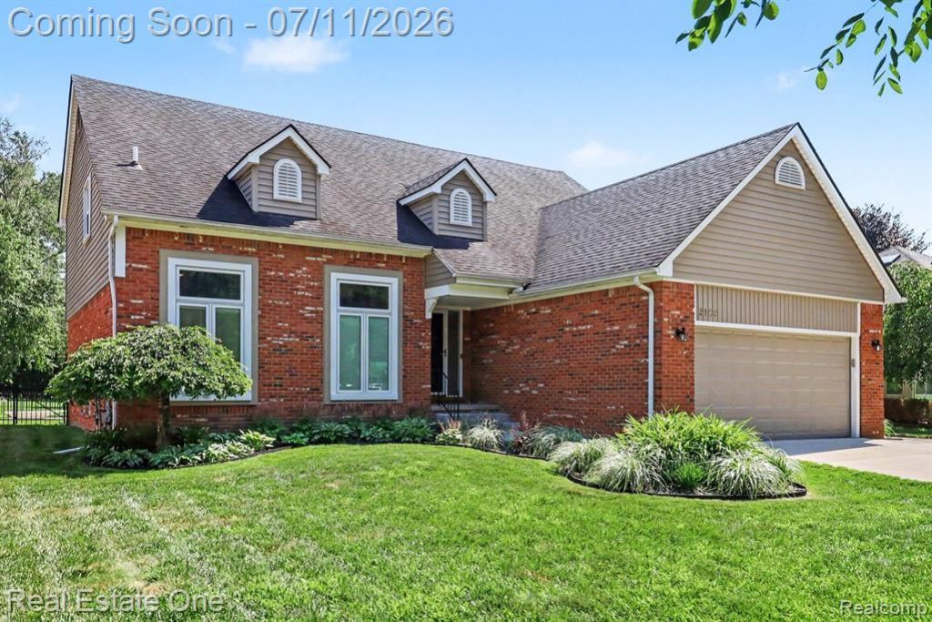 2102 Tuscany Drive, Troy, MI 48085 Main Photo