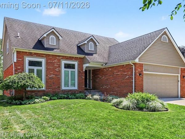 2102 Tuscany Drive, Troy, MI 48085