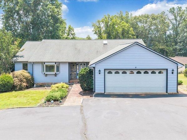 110 Club House DR , Moneta, VA 24121