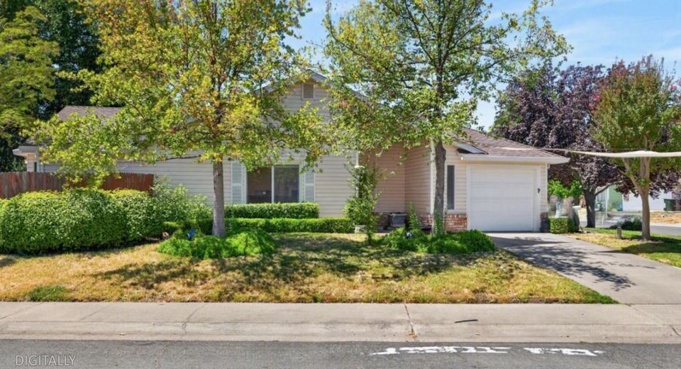 8024 Deer Lake Dr, Sacramento, CA 95823 Photo