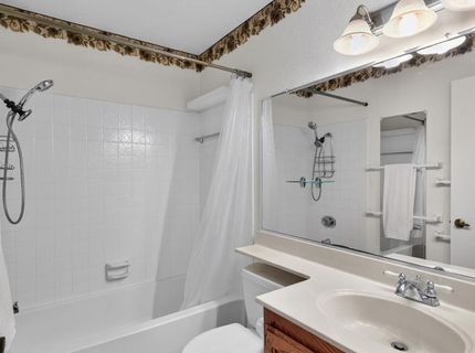 8024 Deer Lake Dr, Sacramento, CA 95823 Photo