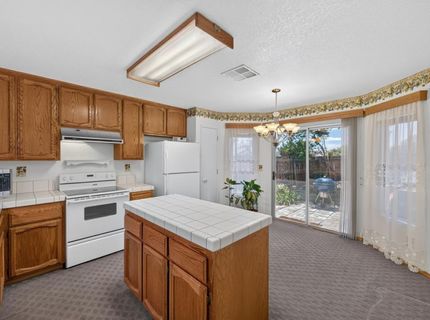 8024 Deer Lake Dr, Sacramento, CA 95823 Photo