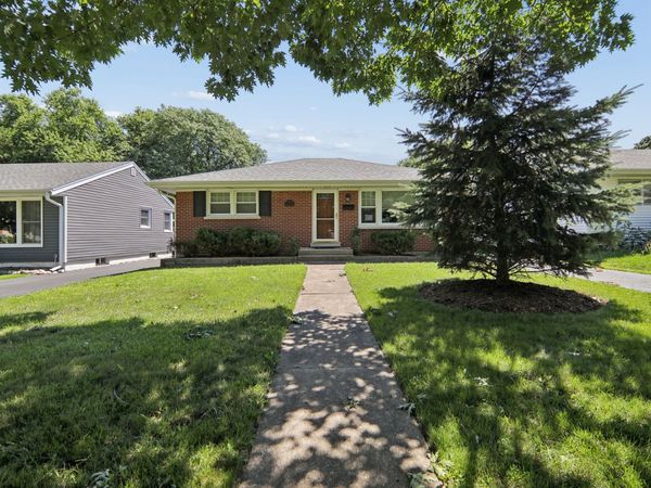 29 N Summit Avenue , Villa Park, IL 60181