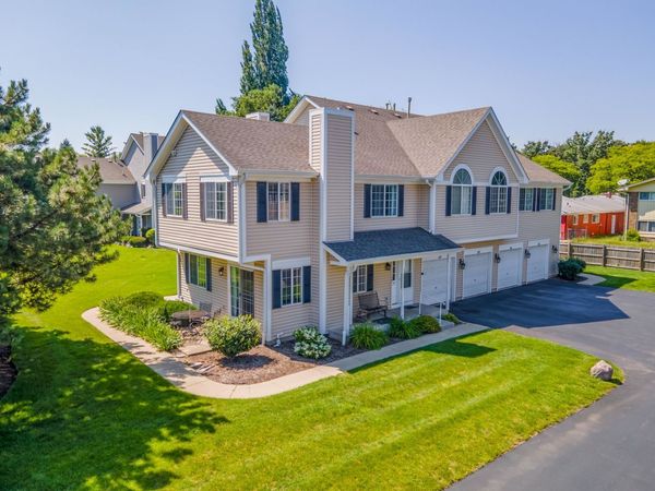 677 Silver Creek Drive , Woodstock, IL 60098