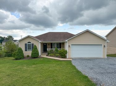 121 SUGAR MILL LN, WEYERS CAVE, VA 24486