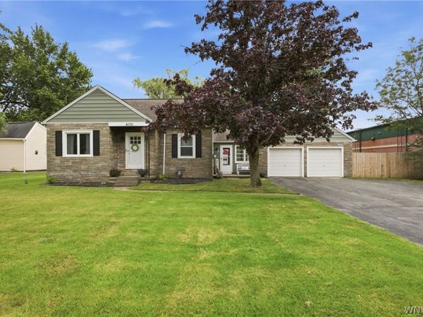 6531 Michael Road , Orchard Park, NY 14127